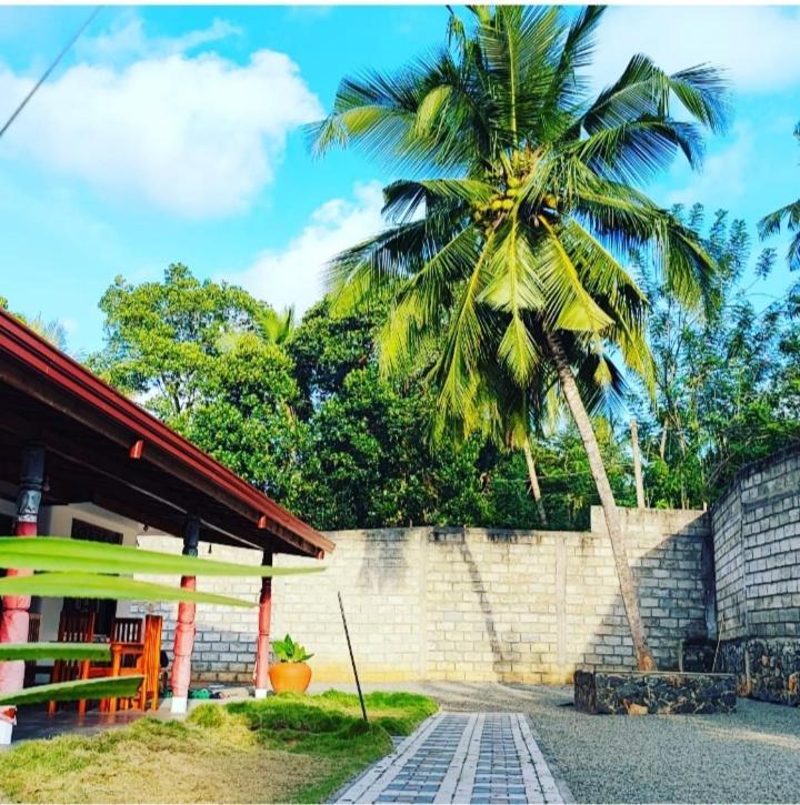Tharurashmi Sea Pond Villa & Surf Hostel - Hiriketiya Dickwella Exterior photo